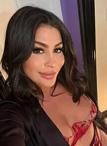 South Kensington 400-to-600 Nour london escort
