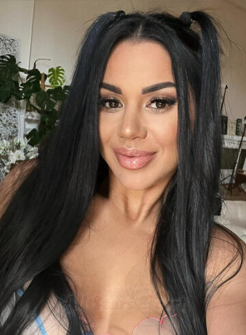 South Kensington party-girl Justina london escort