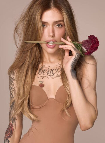 Kensington brunette Mikami london escort