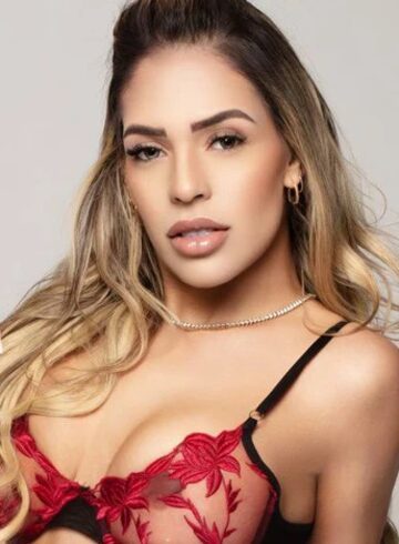 Marble Arch petite Bamerta london escort