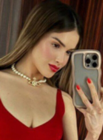 Notting Hill brunette Arla london escort