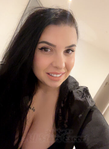 Bayswater party-girl Izzy london escort