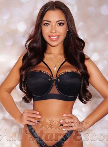 central london petite Izza london escort