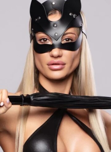 Mayfair party-girl Mistress Abril london escort
