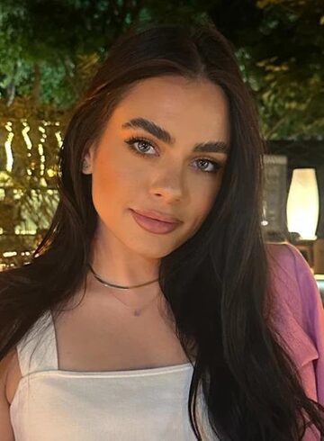 Notting Hill petite Bonnie london escort