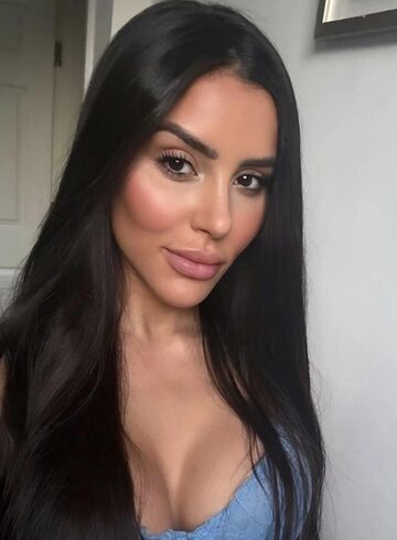 Earls Court brunette Roslyn london escort