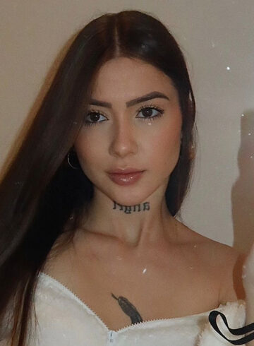 Kensington petite Costanika london escort