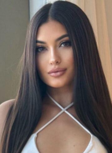 Kensington party-girl Emesta london escort
