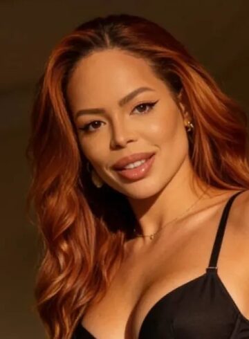 Earls Court brunette Santiaga london escort