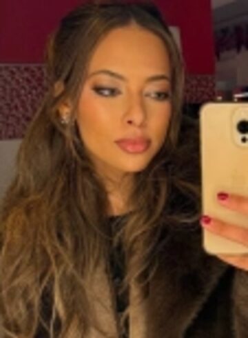 Earls Court party-girl Auri london escort