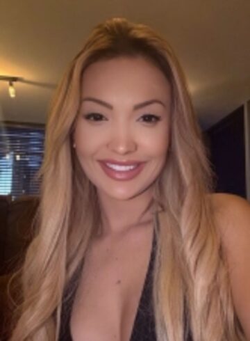 Canary Wharf party-girl Isabella london escort