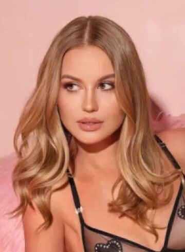 South Kensington blonde Luna london escort