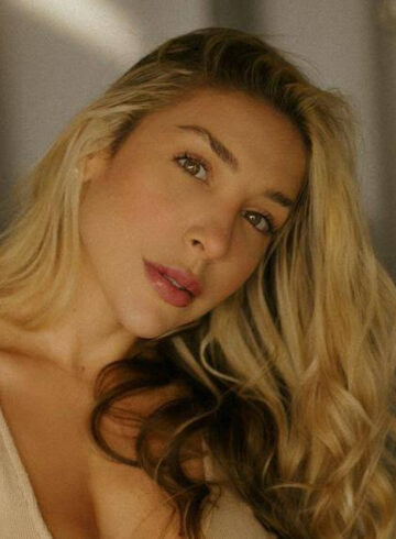 Baker Street party-girl Crowna london escort