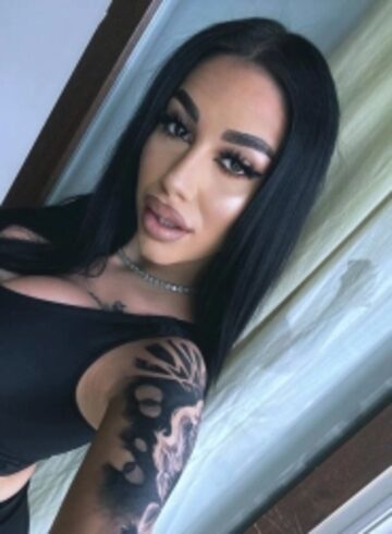 Canary Wharf 200-to-300 Bella london escort