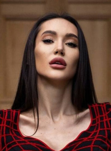 central london brunette Vivienne london escort