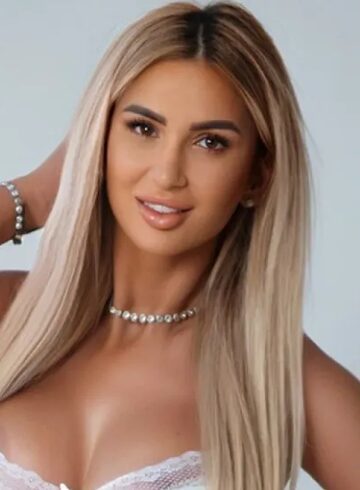 Earls Court blonde Belinda london escort