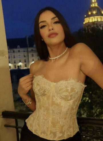 Marylebone brunette Dravynea london escort