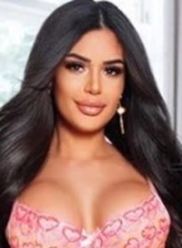 Central London brunette Uma london escort