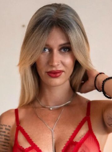 Kensington party-girl Christelle london escort