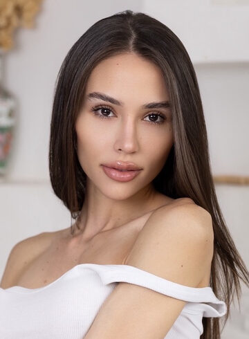 Mayfair brunette Tibra london escort