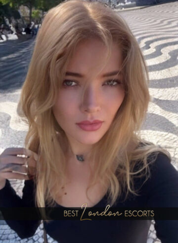 Earls Court 400-to-600 Bazia london escort