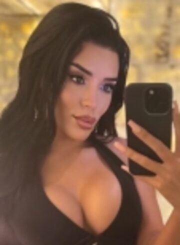 Central London brunette Tornia london escort