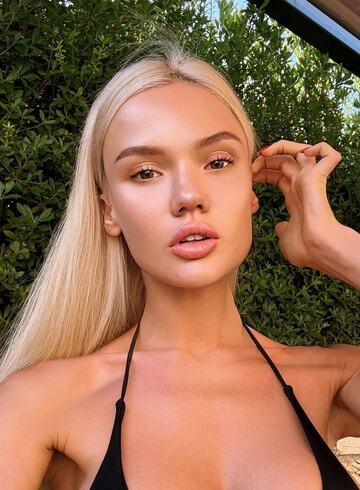 central london blonde Vivienne london escort