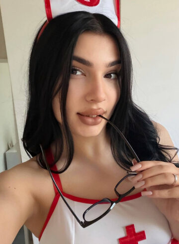 Earls Court party-girl Emilia london escort