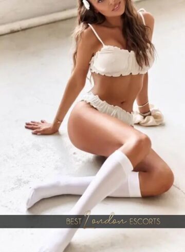 Knightsbridge blonde Aira london escort