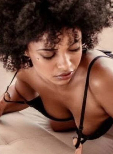 Kensington petite Oriana london escort