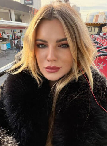 Kensington party-girl Lotus london escort