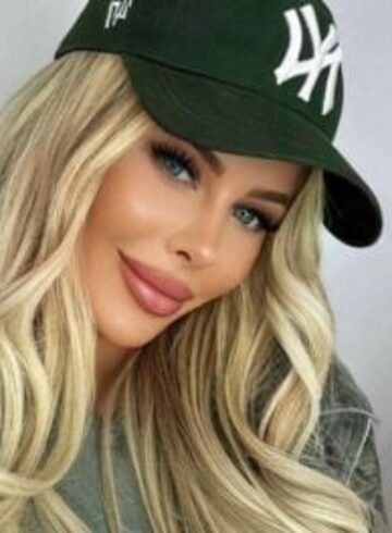 Earls Court busty Laura london escort