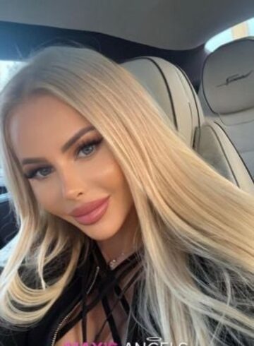 Earls Court petite Laura london escort