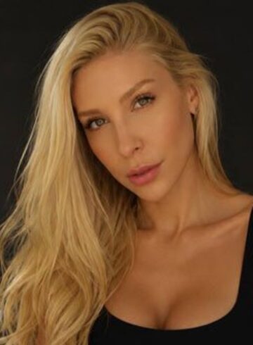 Marylebone party-girl Crowne london escort