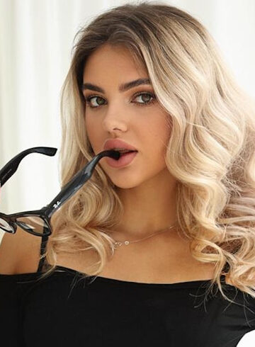 Earls Court party-girl Yunita london escort
