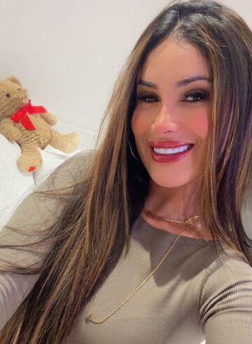 Central London brunette Peppi london escort