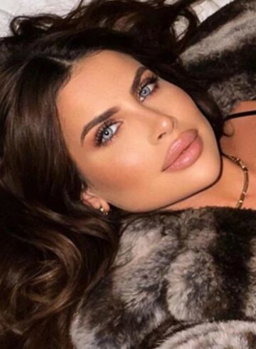 Marble Arch brunette Rozzie london escort