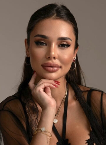 Marylebone brunette Alba london escort
