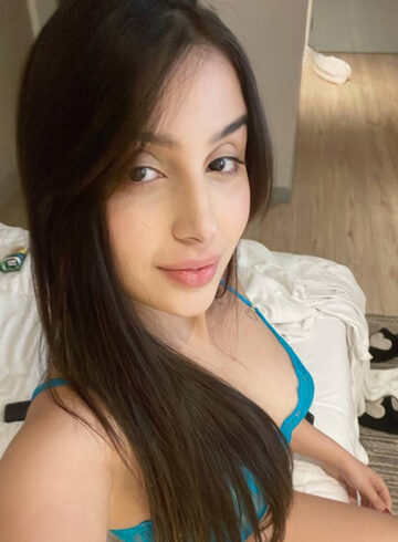 Earls Court party-girl Minilla london escort