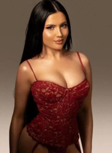 Central London brunette Pera london escort