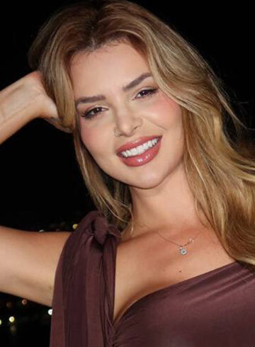 Canary Wharf party-girl Elyra london escort