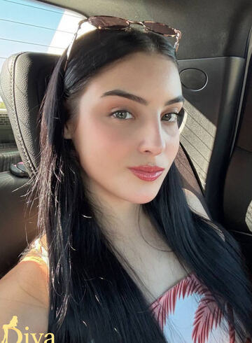 Earls Court petite Verity london escort