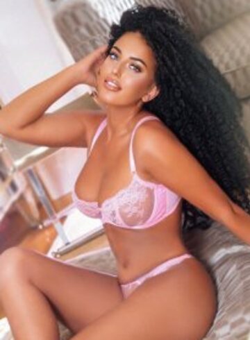 Mayfair 200-to-300 Aimee london escort