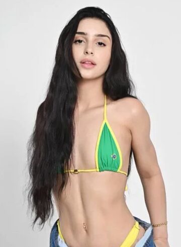 Notting Hill party-girl Minilla london escort