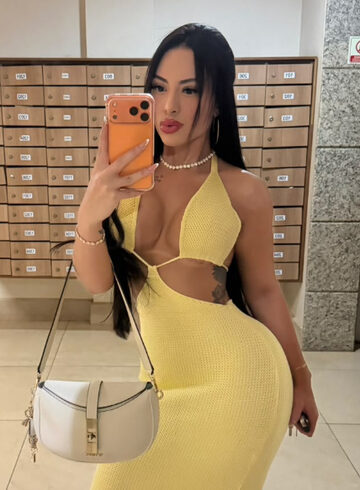 Earls Court brunette Lucinda london escort
