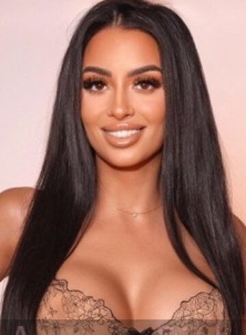 Edgware Road petite Larissa london escort