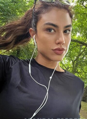 Central London brunette Ponta Shemale london escort