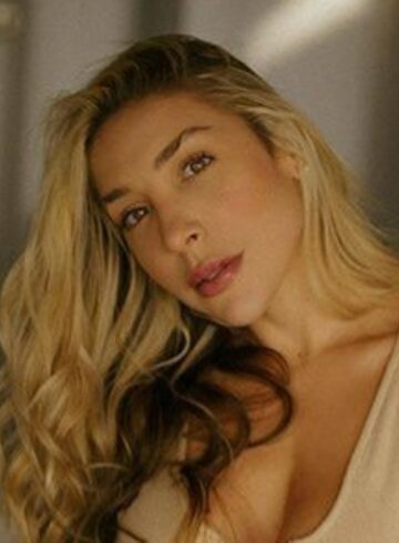 Marylebone party-girl Crowna london escort