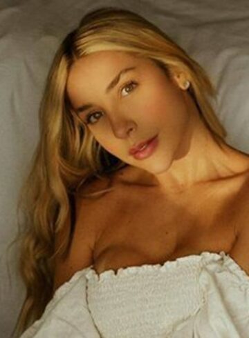 Marylebone party-girl Crowna london escort