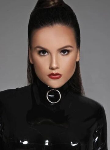 Kensington 400-to-600 Mistress Dakota london escort